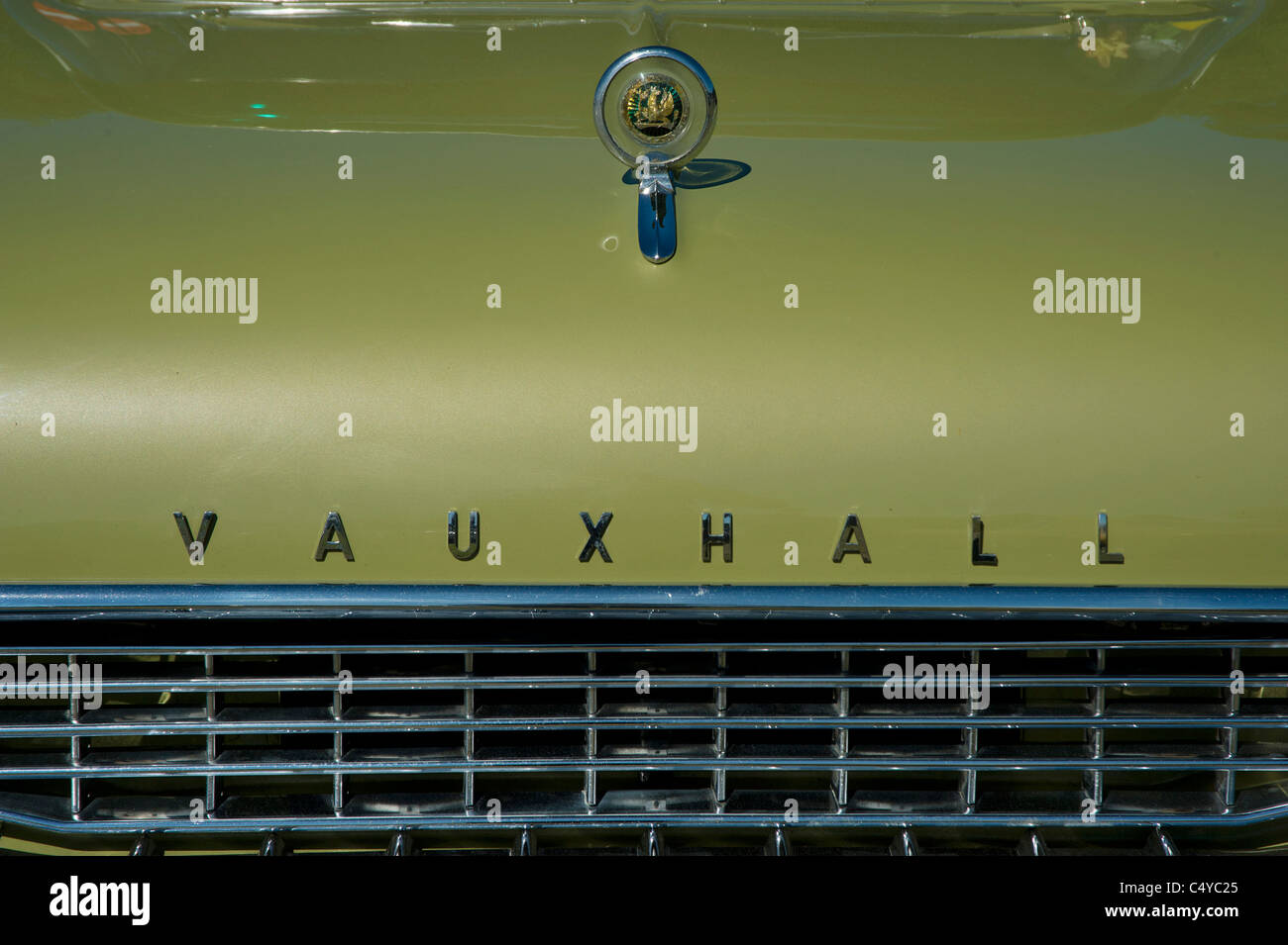 Vauxhall Cresta PA, Close up du nom et de l'ornement de capot Banque D'Images