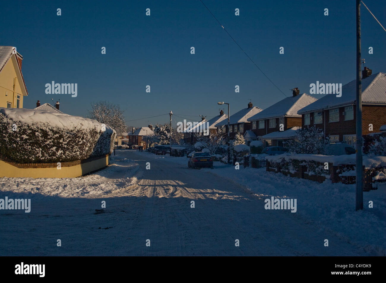 Icy hivers grip, le gel froid et bâtiments ,les routes et les voitures couvertes de neige et de la glace.avec des beaux jours, pour ajouter des co Banque D'Images