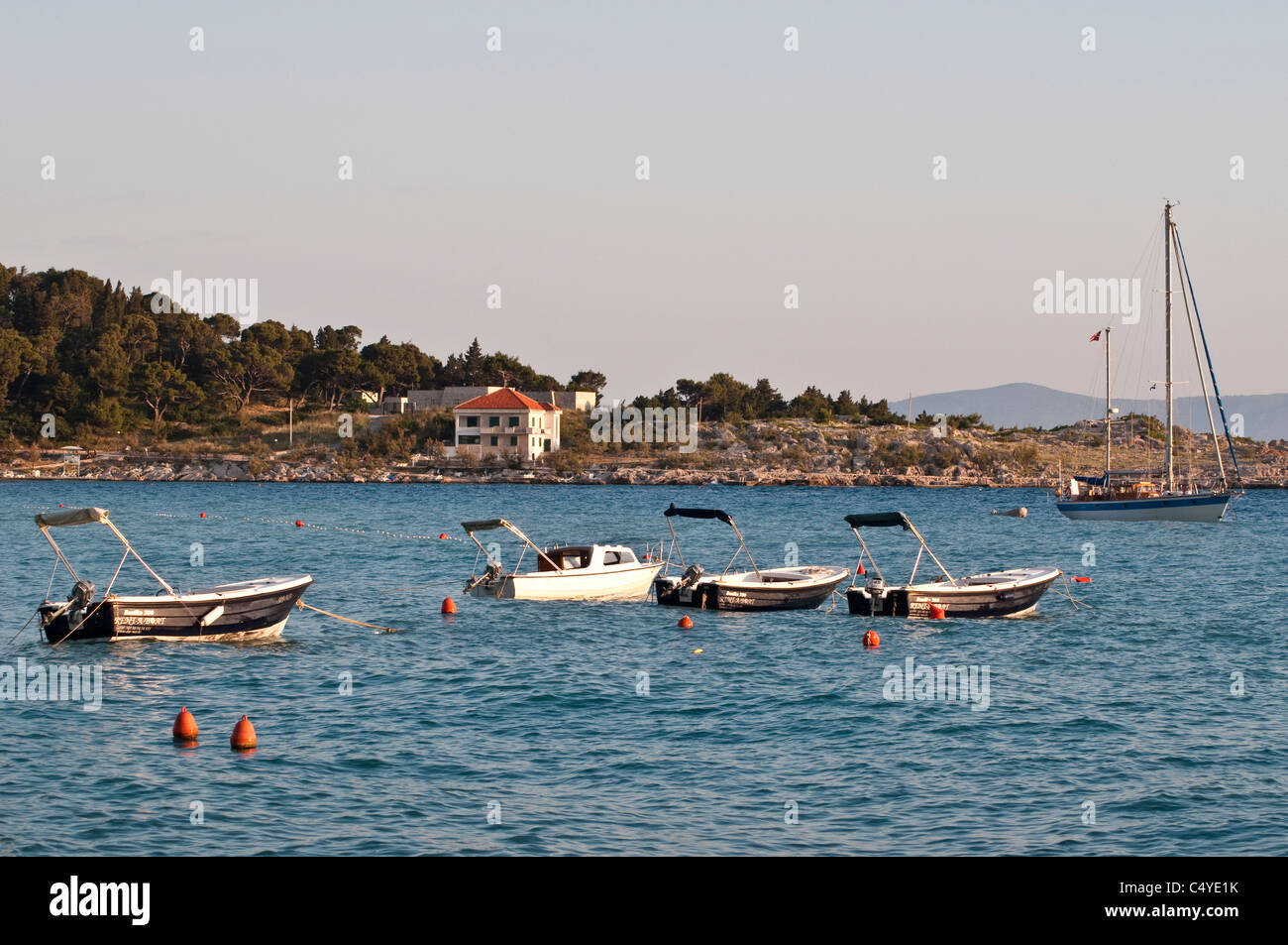 Port avec bateaux à louer, Makarska, Croatie Banque D'Images