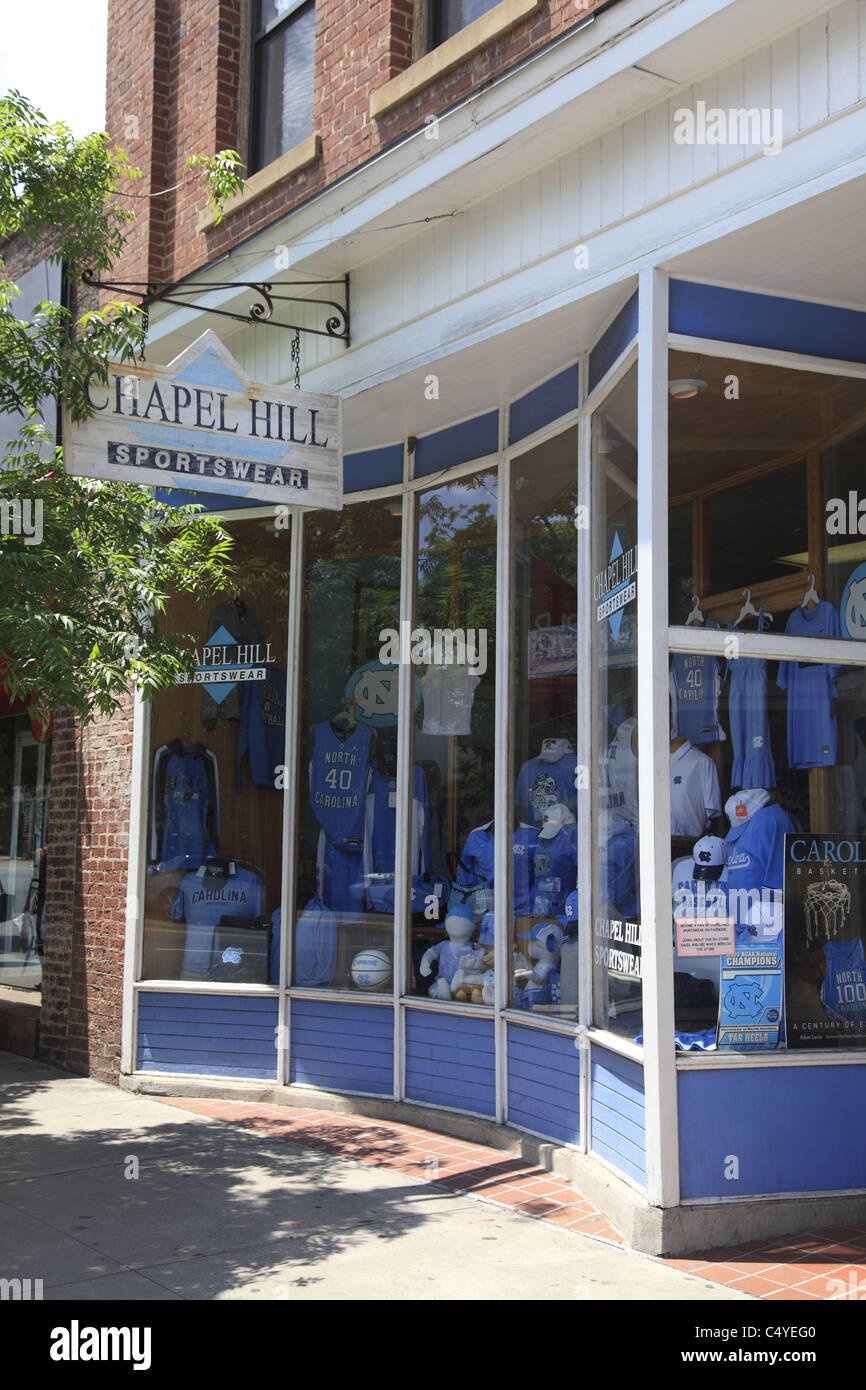Franklin Street magasin de vente masculine de basket-ball UNC Tar Heels memorabilia, Chapel Hill, North Carolina, USA Banque D'Images
