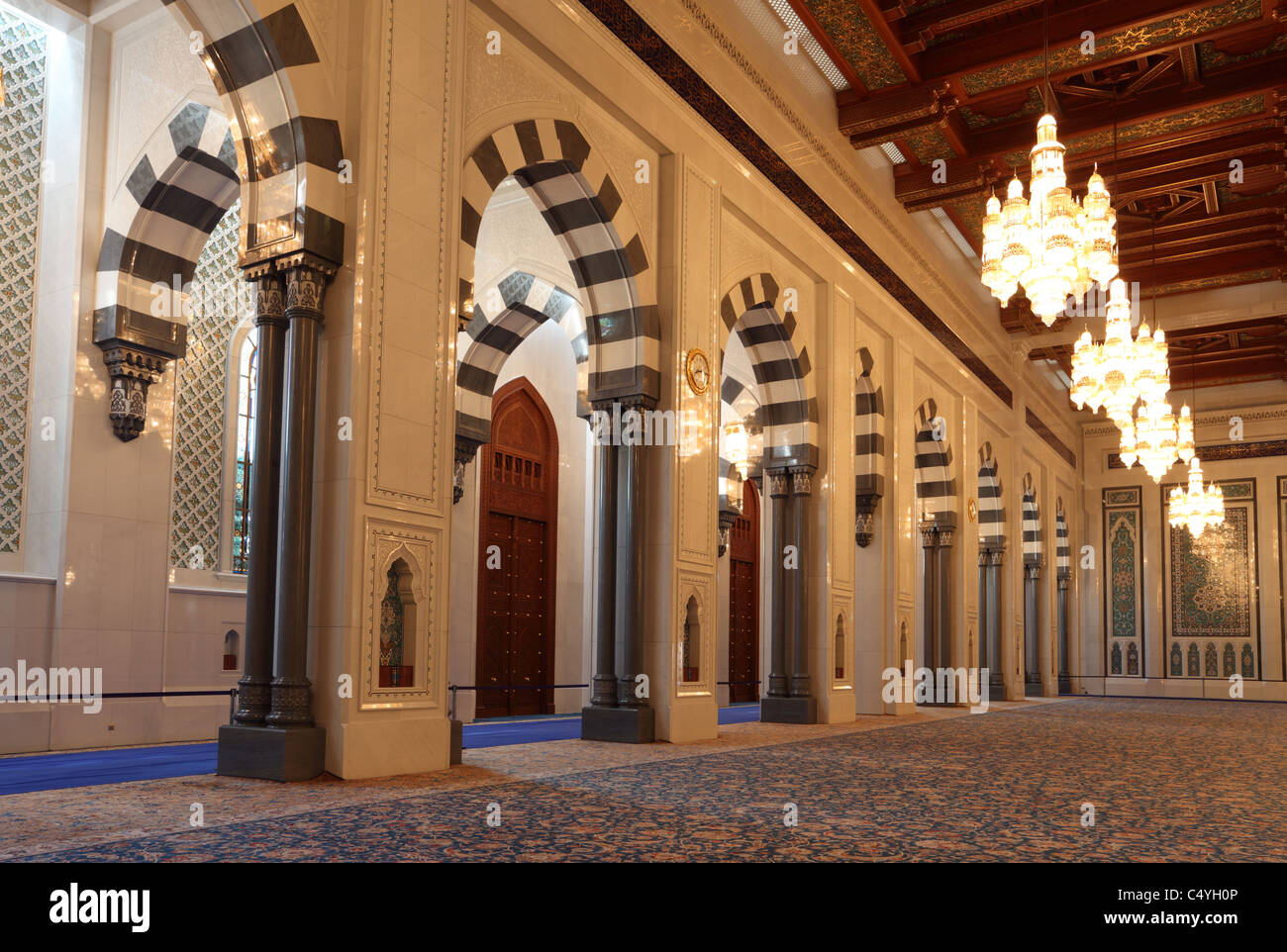 Intérieur de la Grande Mosquée de Muscat, Oman Banque D'Images