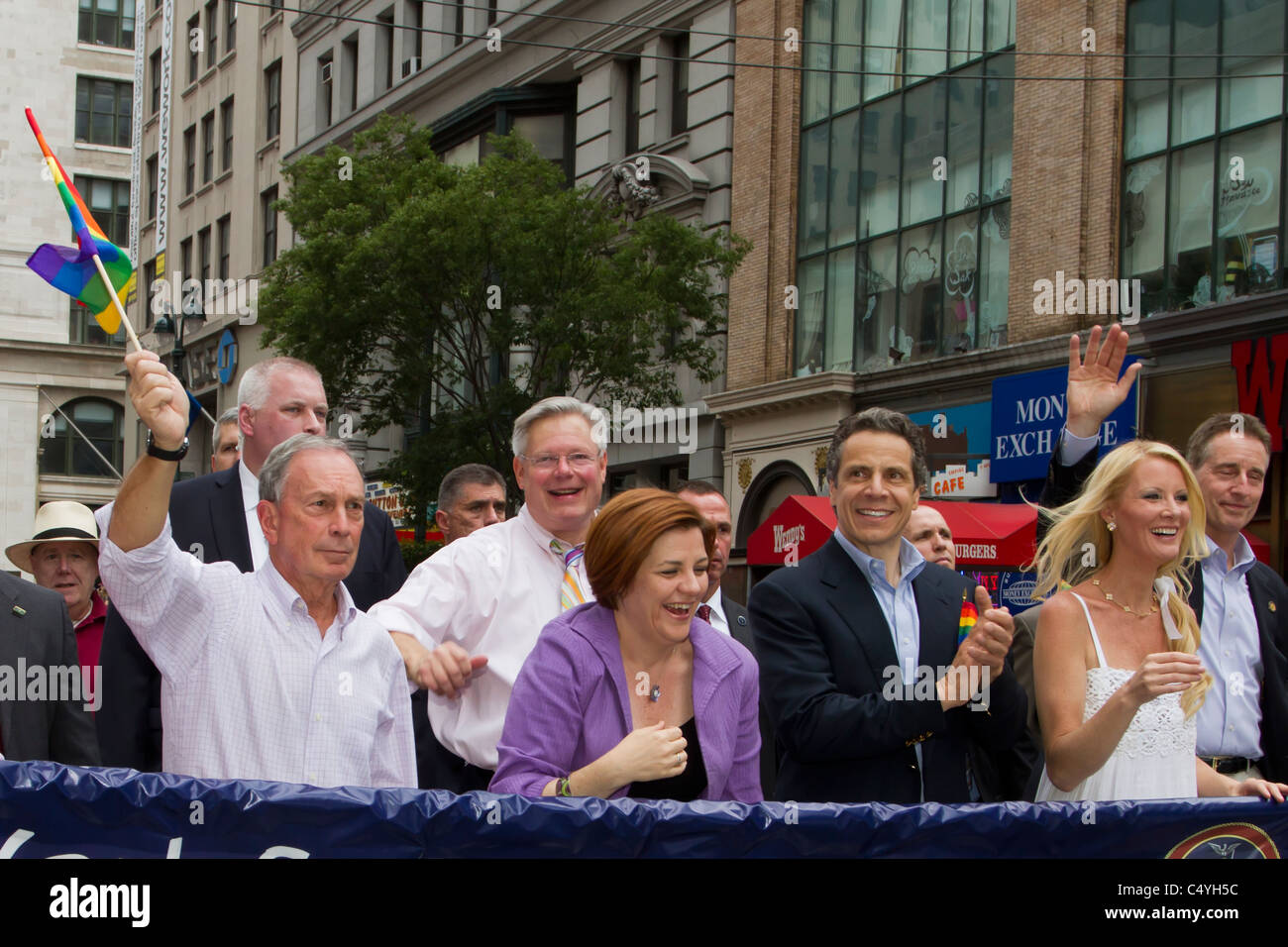Le maire Michael Bloomberg, le gouverneur Andrew Cuomo, le Président Christine Quinn en mars 2011 la Gay Pride Parade à New York City Banque D'Images