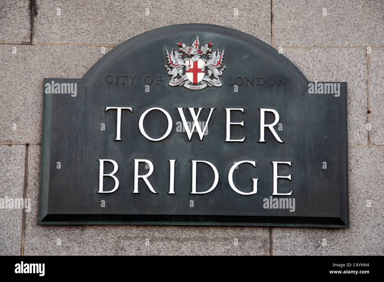 Tower Bridge Sign in London, England, UK Banque D'Images