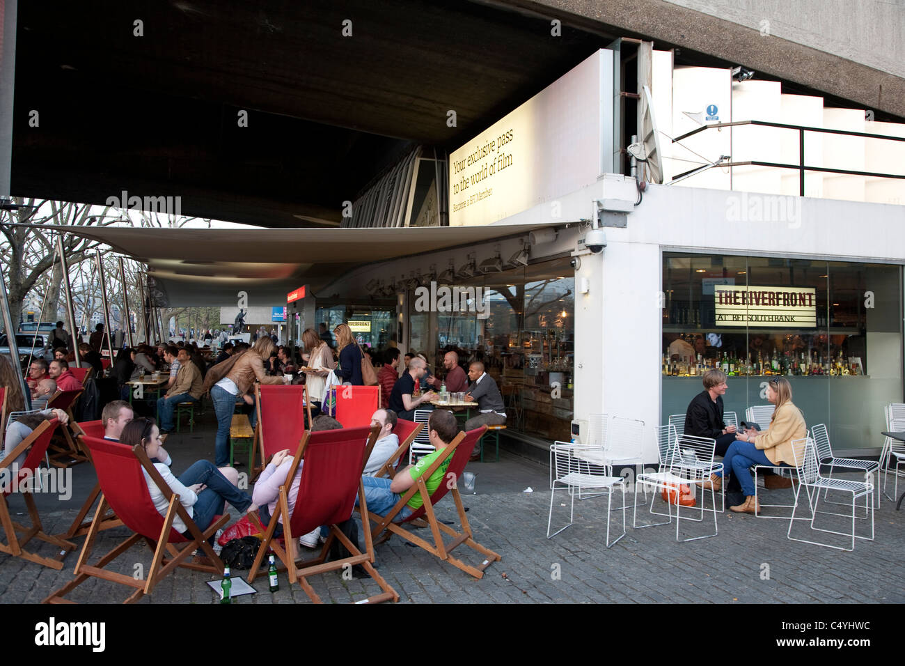 Riverfront Bar au British Film Institute - BFI, South Bank, Londres, Angleterre, Royaume-Uni Banque D'Images