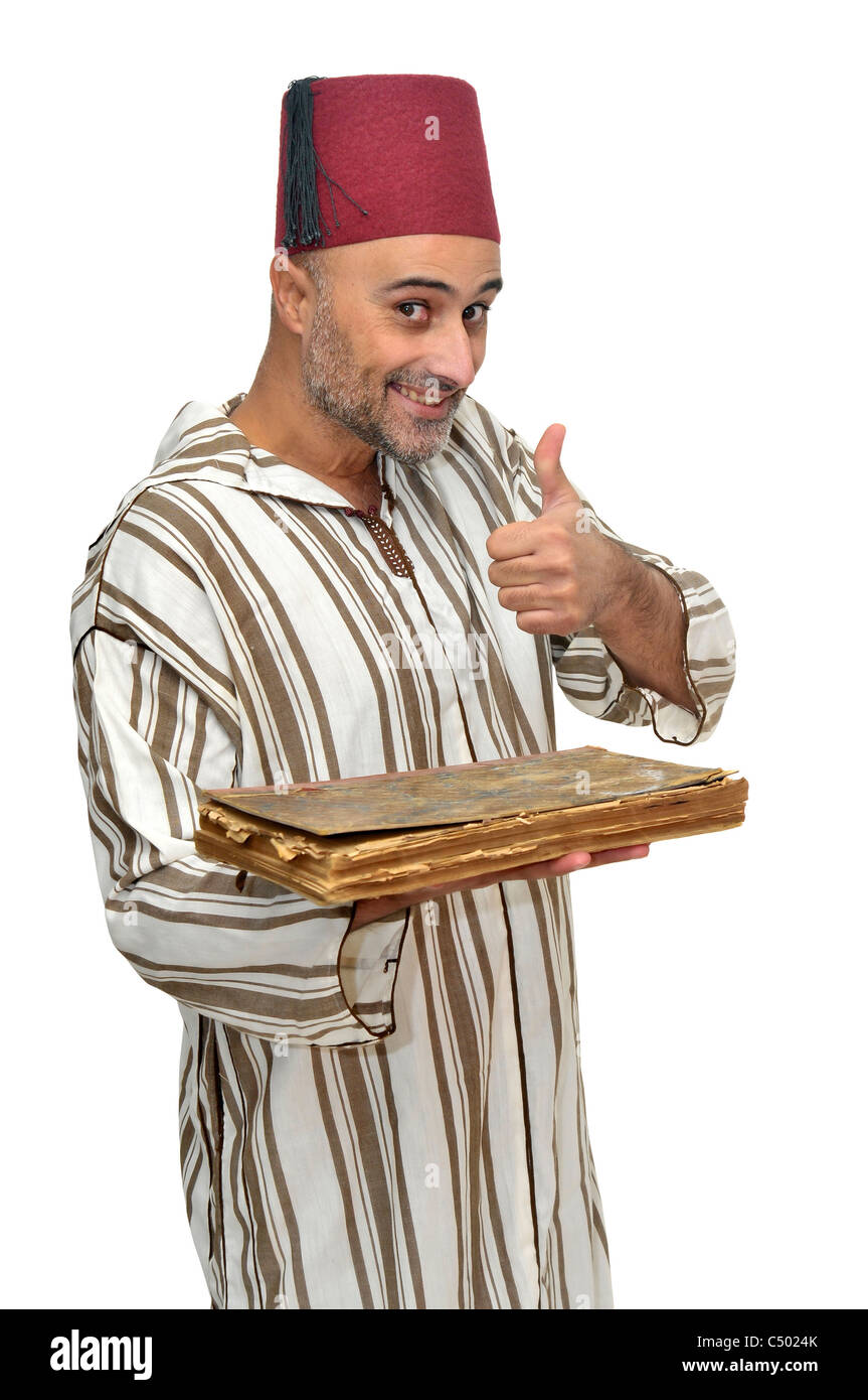 L'homme arabe avec de très vieux livre isolé dans White Banque D'Images