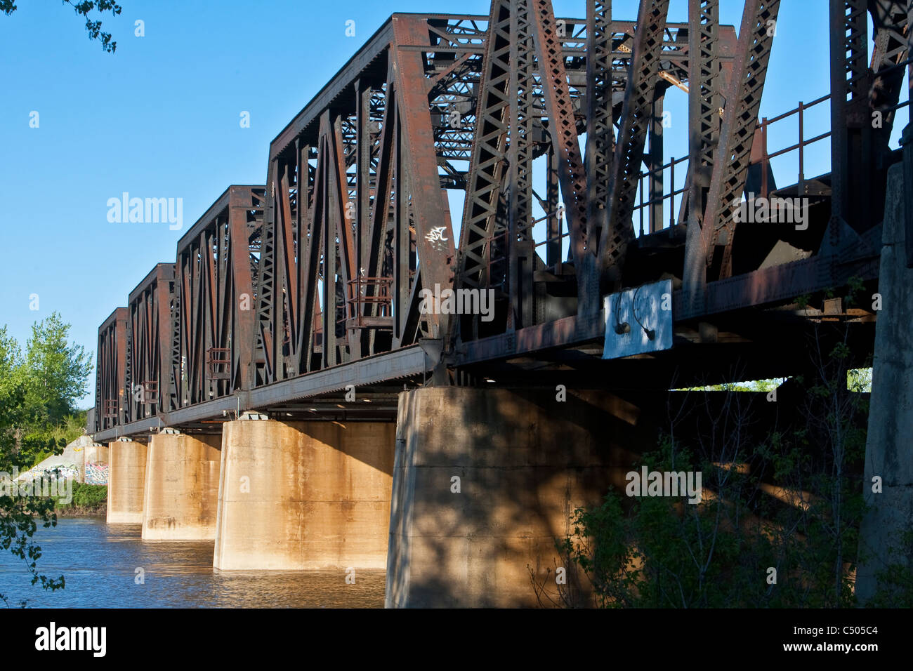 Cn rail bridge Waterfront High Line est photographié à Winnipeg mercredi 25 mai 2011. Banque D'Images