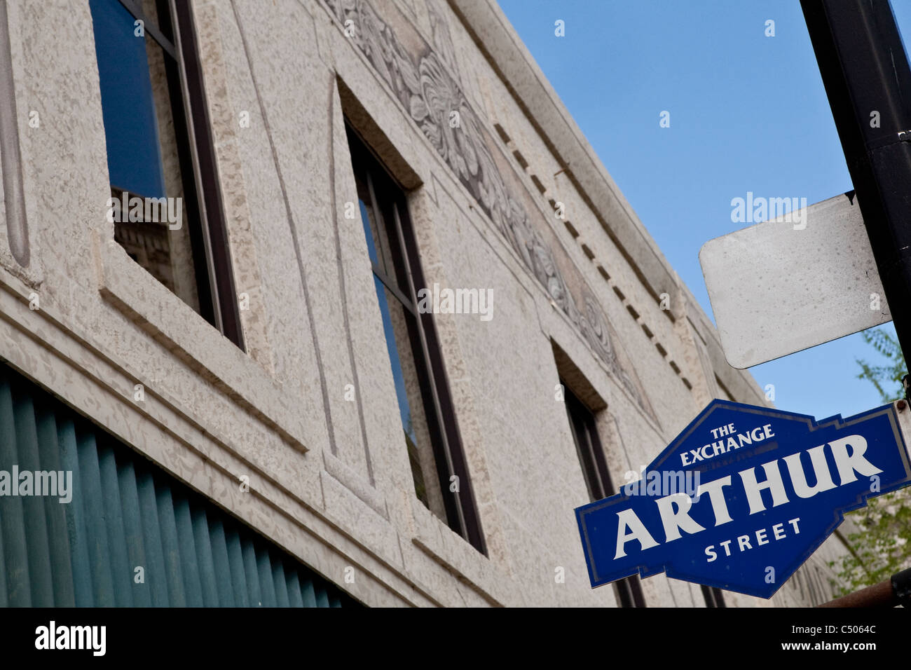 Un caractère distinctif de la rue Arthur Exchange District street sign est photographié à Winnipeg Banque D'Images