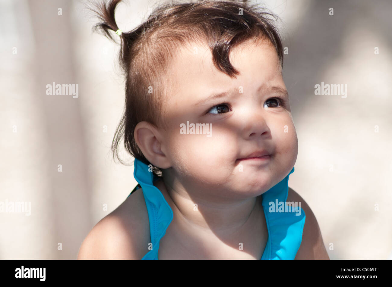 Portrait d'une fillette de 18 mois Banque D'Images