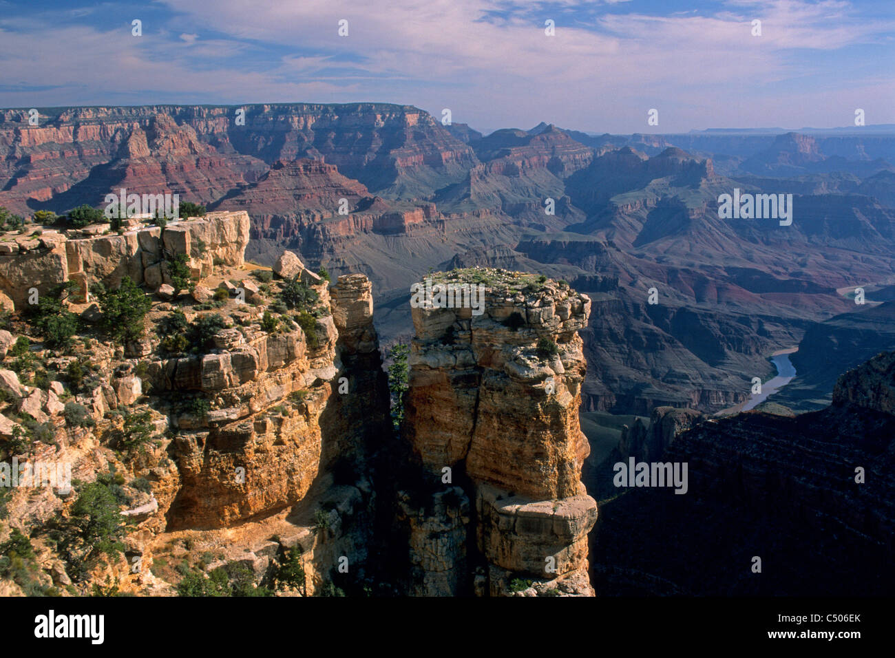 Falaises érodées sur la rive sud, Grand Canyon Nat. Pk., Arizona Banque D'Images