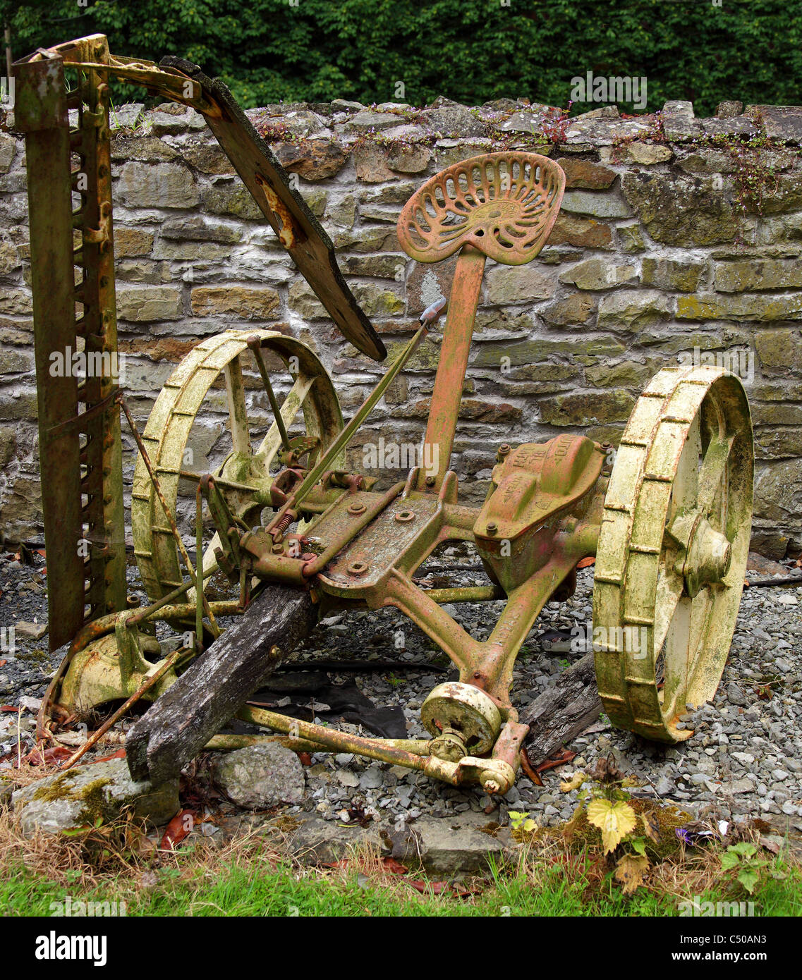 HORSE-DRAWN REAPER. ACTON SCOTT FERME EN MUSÉE. Le Shropshire. L'Angleterre. UK Banque D'Images