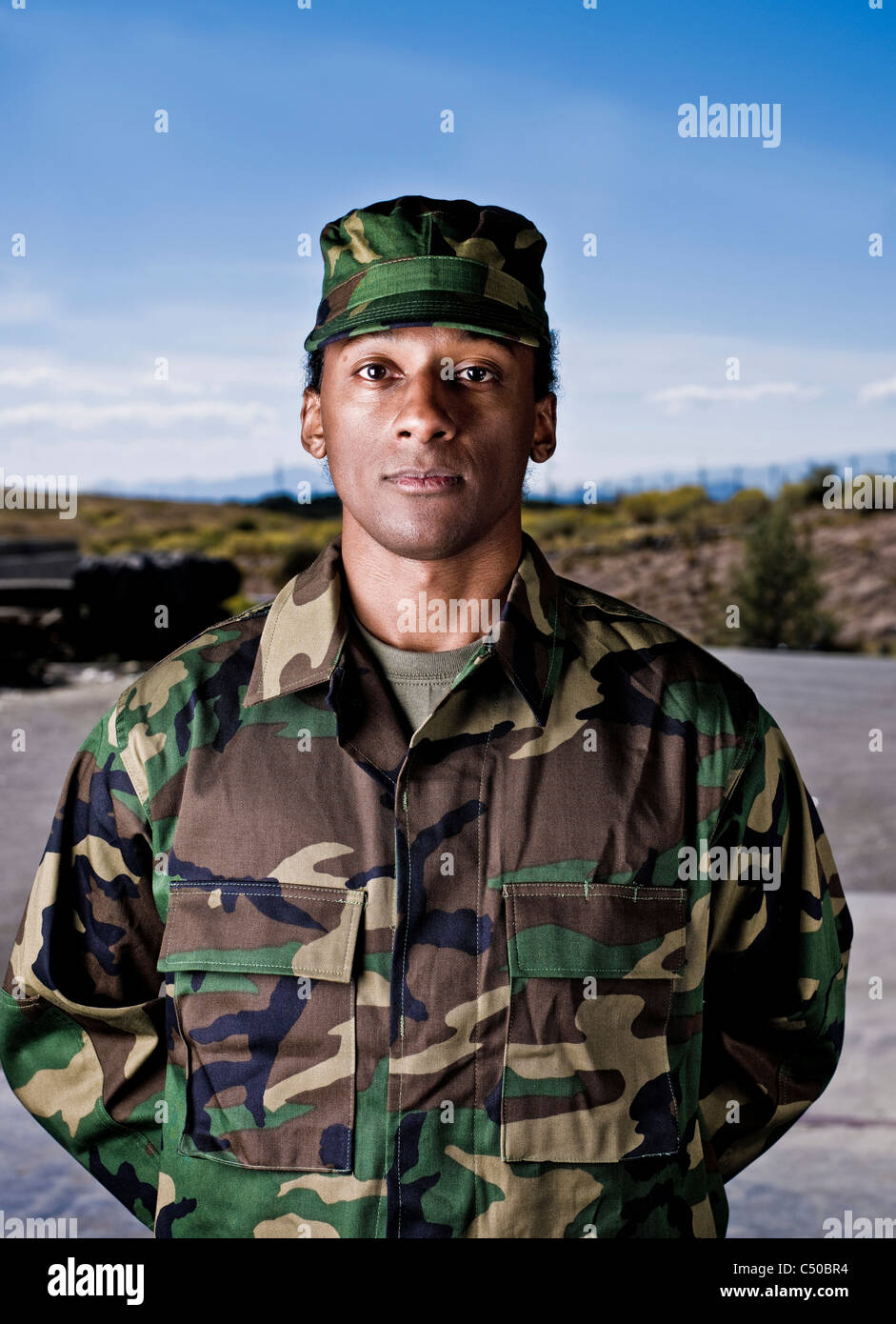 Soldat américain africain des uniformes de camouflage Banque D'Images