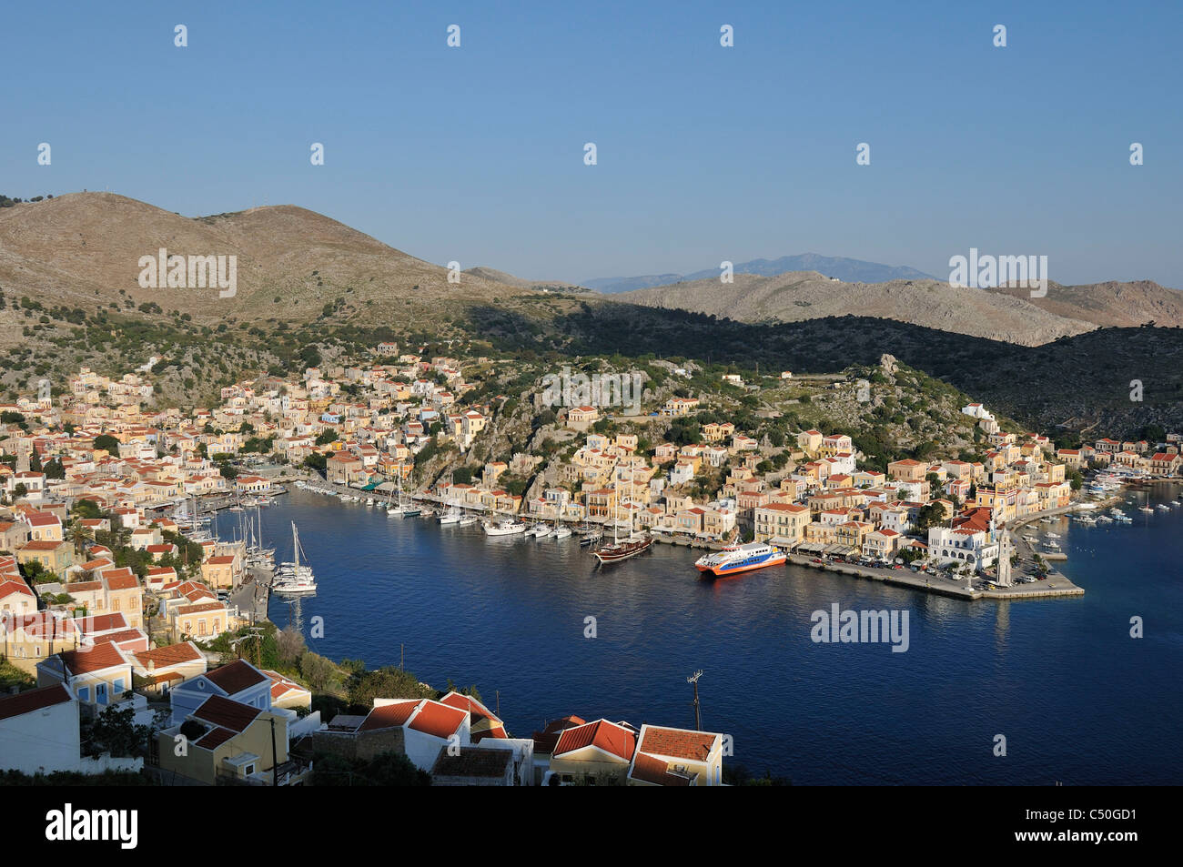 Symi. Îles du Dodécanèse. La Grèce. Gialos Port. Banque D'Images