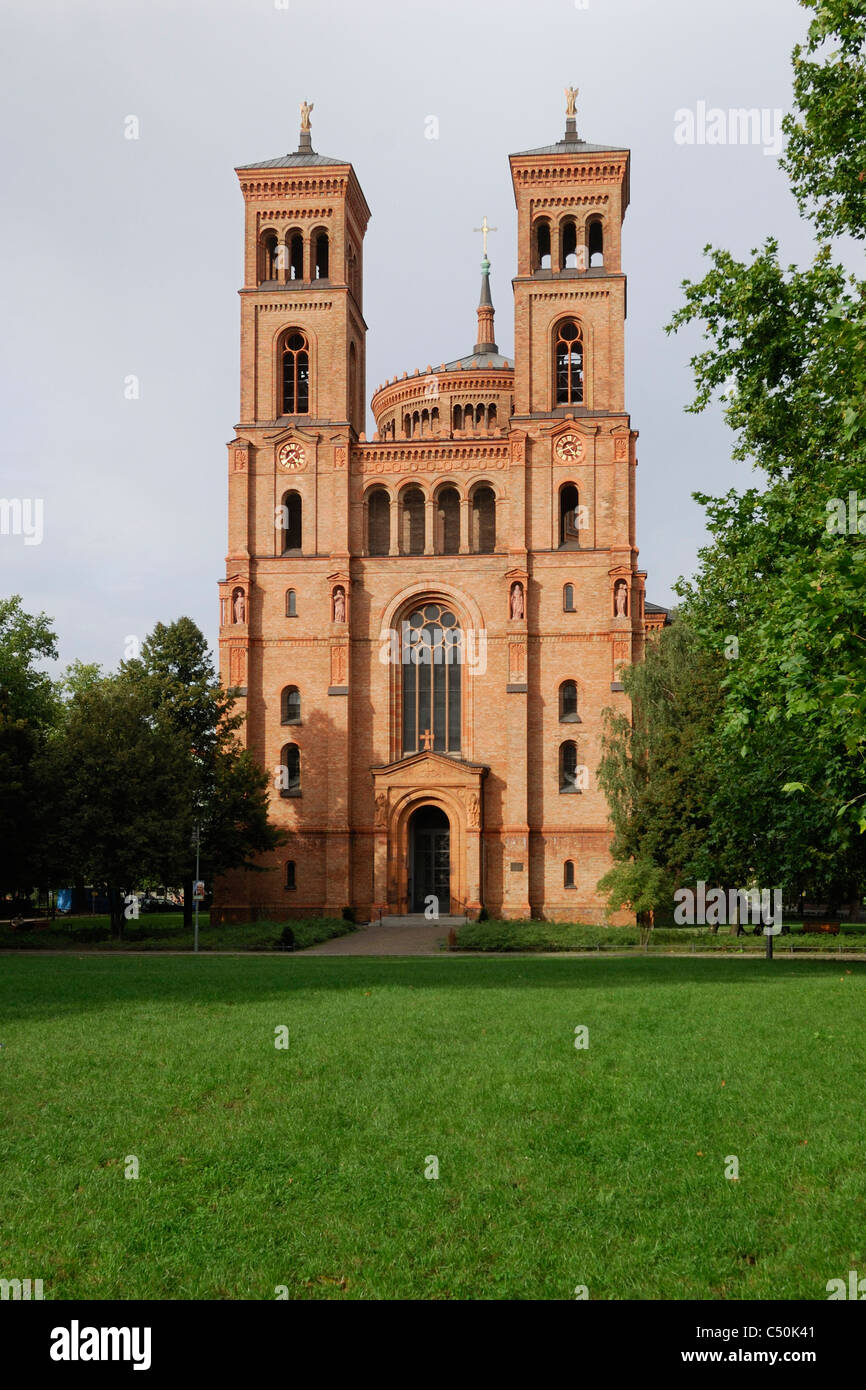 Berlin. L'Allemagne. Eglise de Saint Thomas, Mariannenplatz, Kreuzberg. Banque D'Images