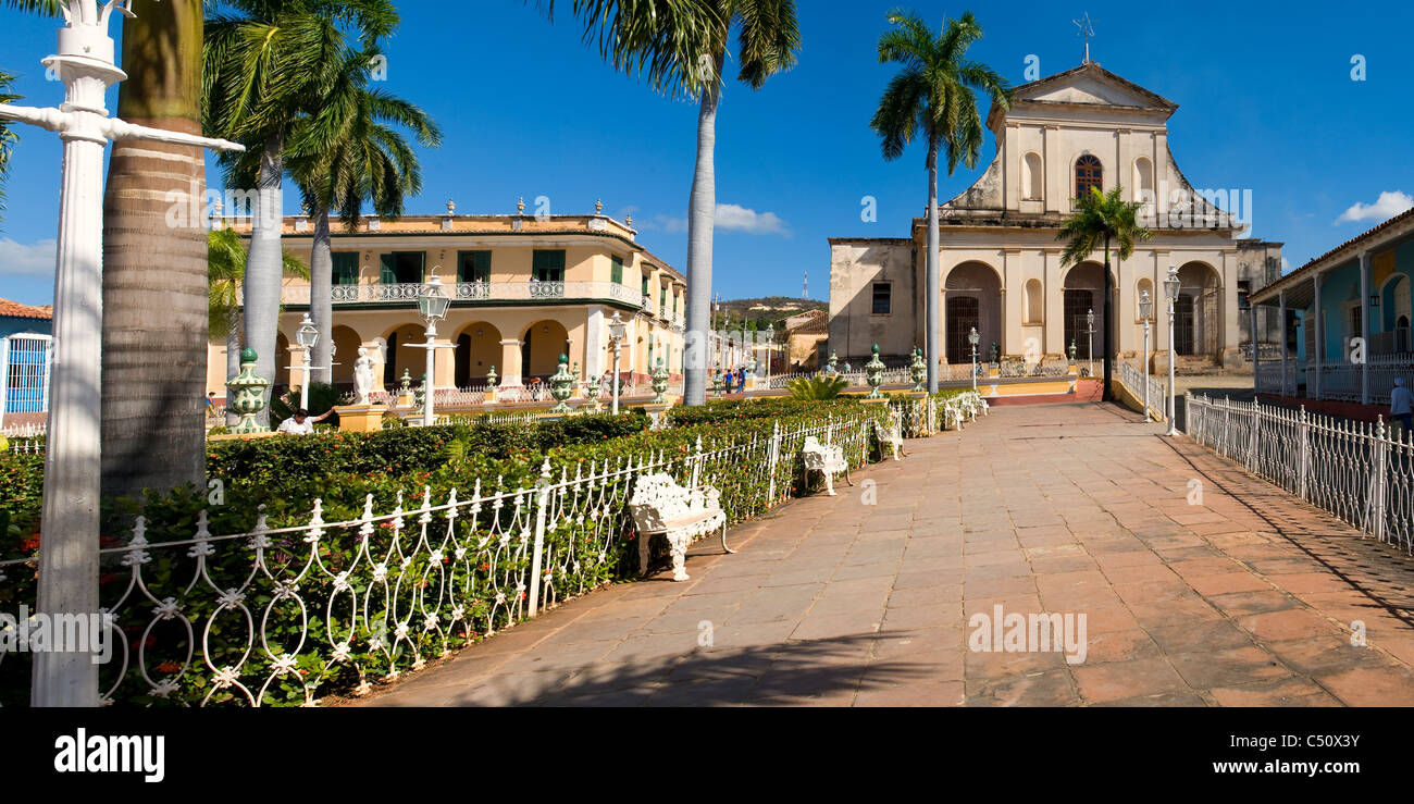 La Plaza Mayor et l'Église Parroquial Mayor ou Santisima Trinidad, Trinidad, la province de Sancti Spiritus, Cuba Banque D'Images