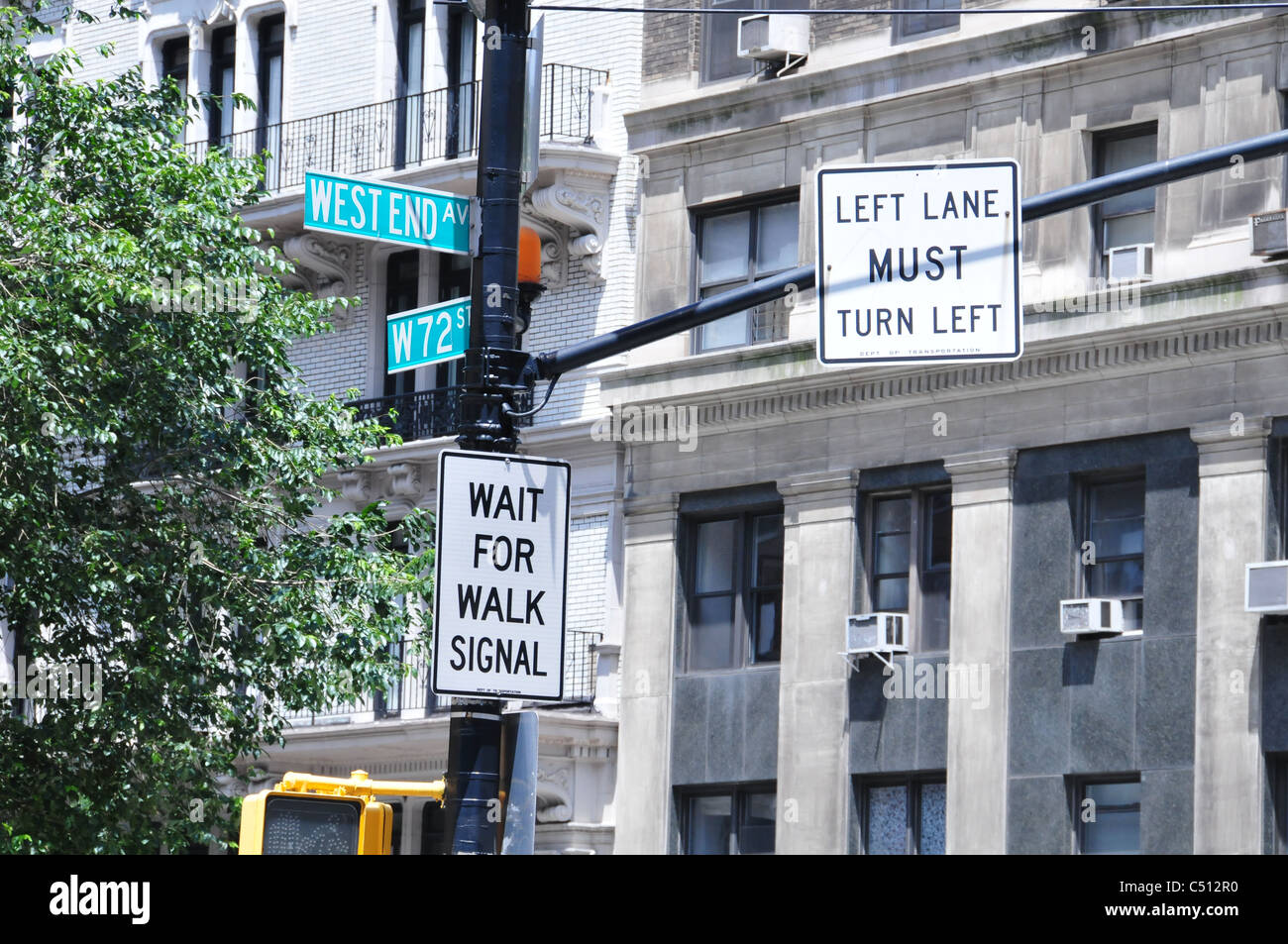 Les plaques de rue de New York et Directions Banque D'Images