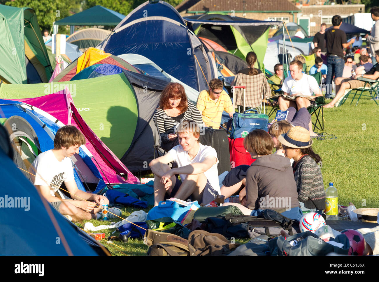 Les amateurs de tennis à Wimbledon Park camping à proximité du tennis de Wimbledon 2011, Wimbledon, Londres, UK.Photo:Jeff Gilbert Banque D'Images