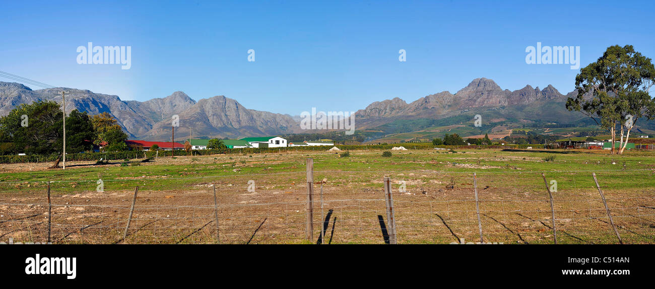 Panorama des montagnes près de Stellenbosch, Afrique du Sud. Banque D'Images
