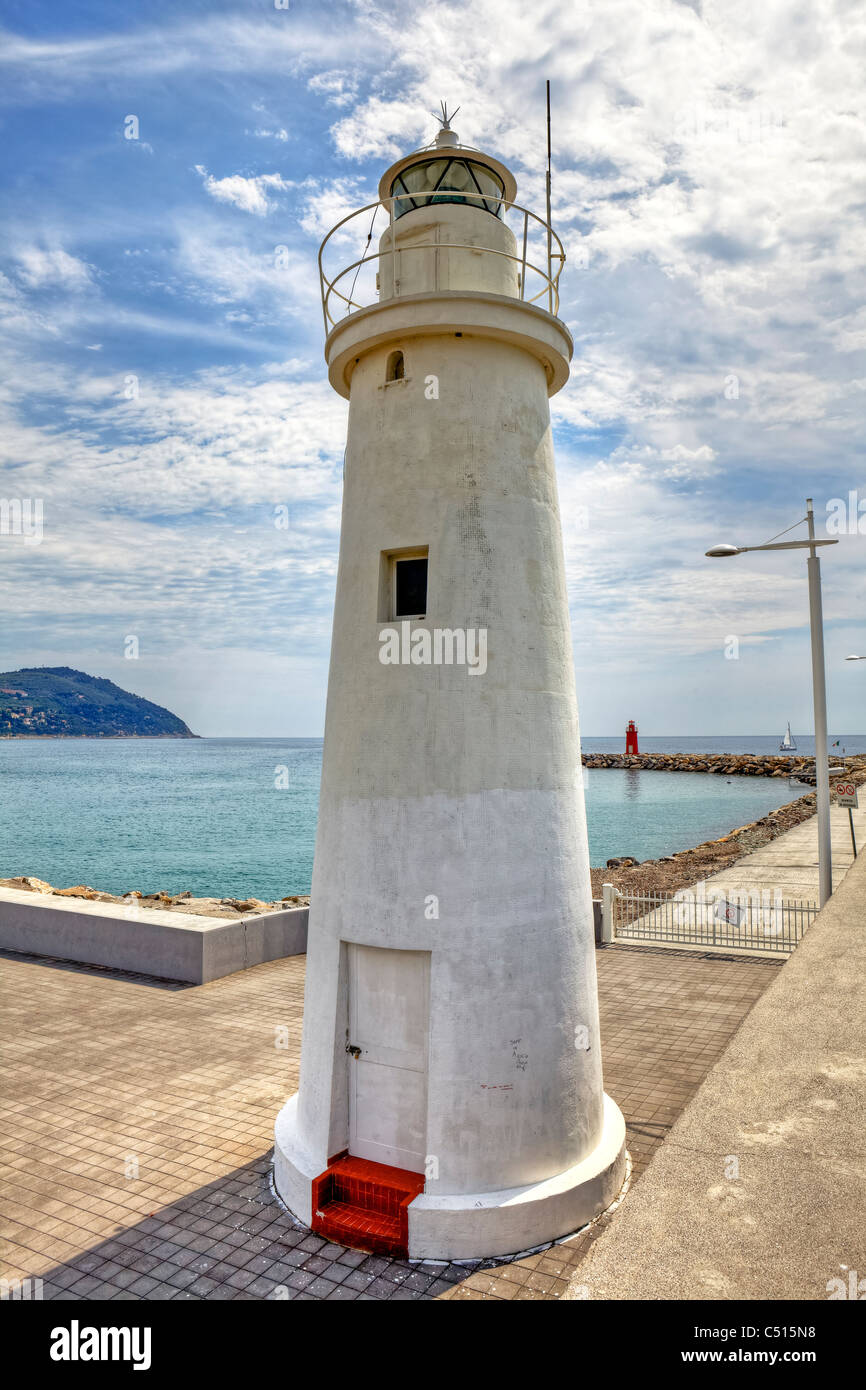 Phare dans le port de Porto Maurizio - Imperia Banque D'Images