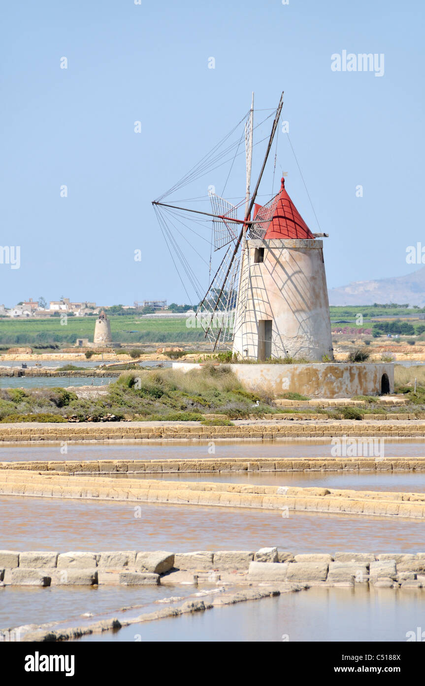 Moulin, Salin de Mozia, Marsala, Sicile, Italie Banque D'Images