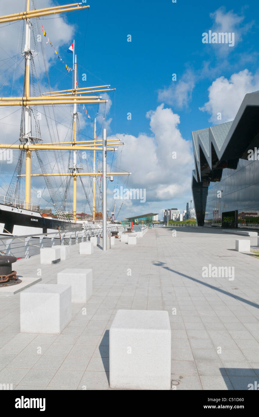 SV Glenlee accosté à côté de Riverside Museum Musée du Transport et voyage Yorkhill Quay de Govan Glasgow Ecosse Banque D'Images