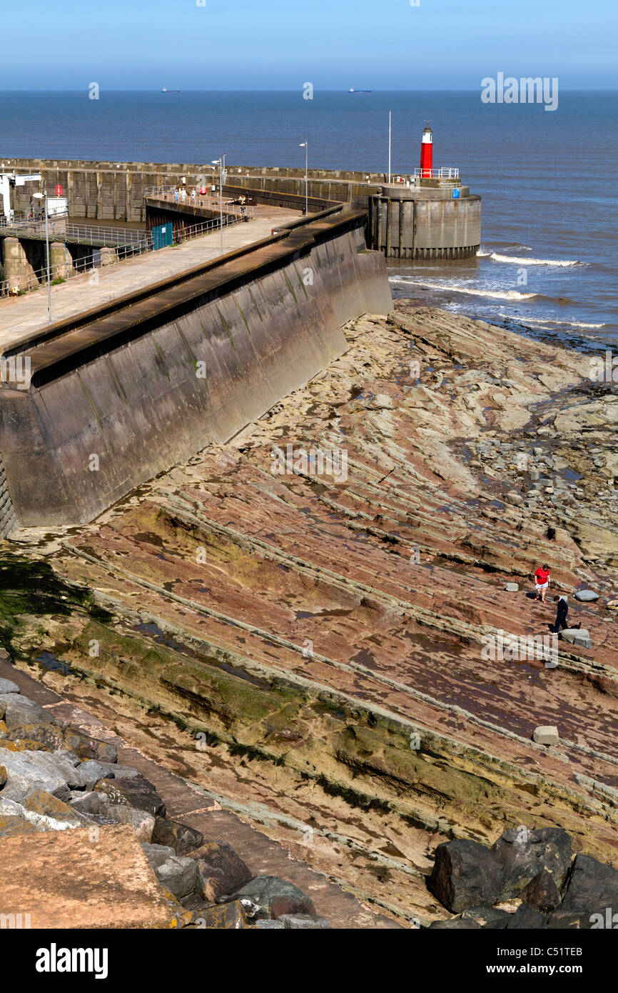 En dehors des formations de roche Jurassique de Watchet Harbour Banque D'Images