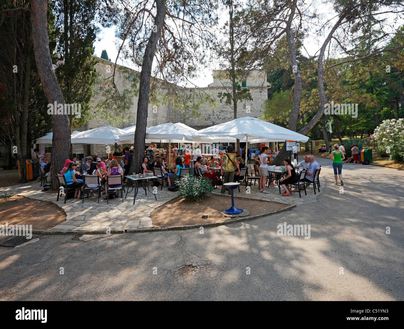 Les touristes au restaurant, bar Banque D'Images