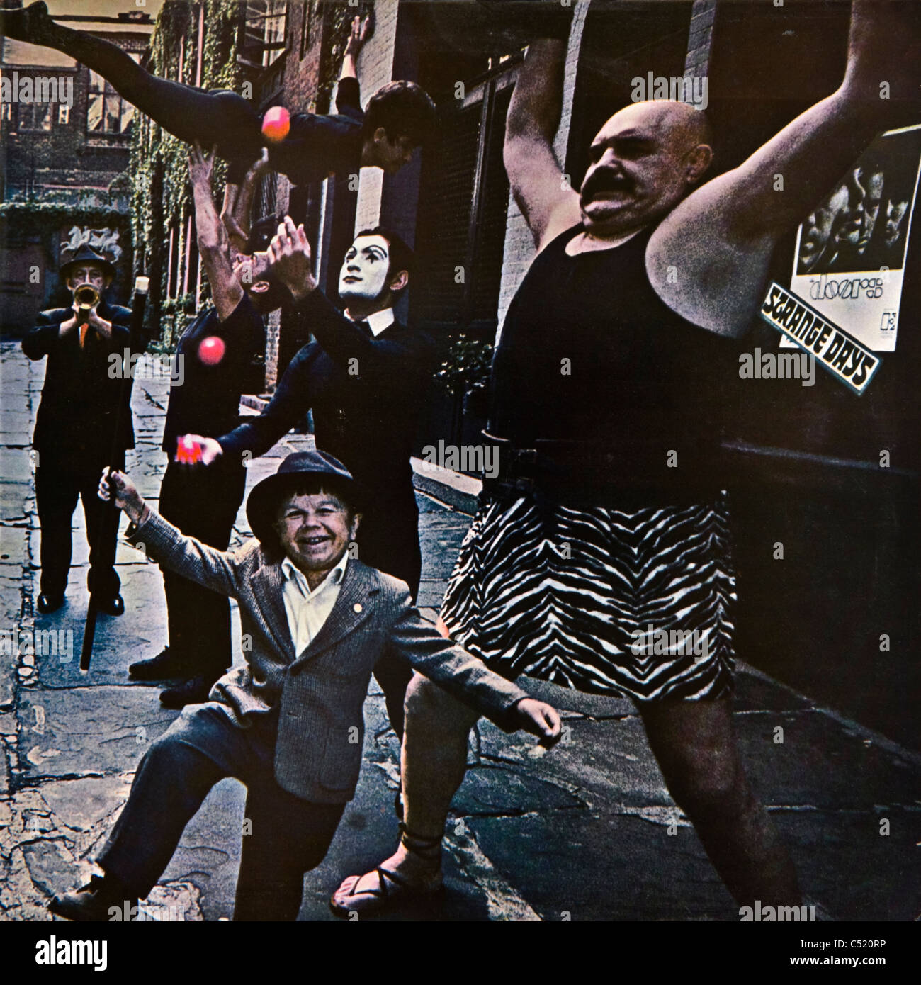 Couverture de l'album vinyle Strange Days par les portes publié 1967 sur Elektra Records Banque D'Images