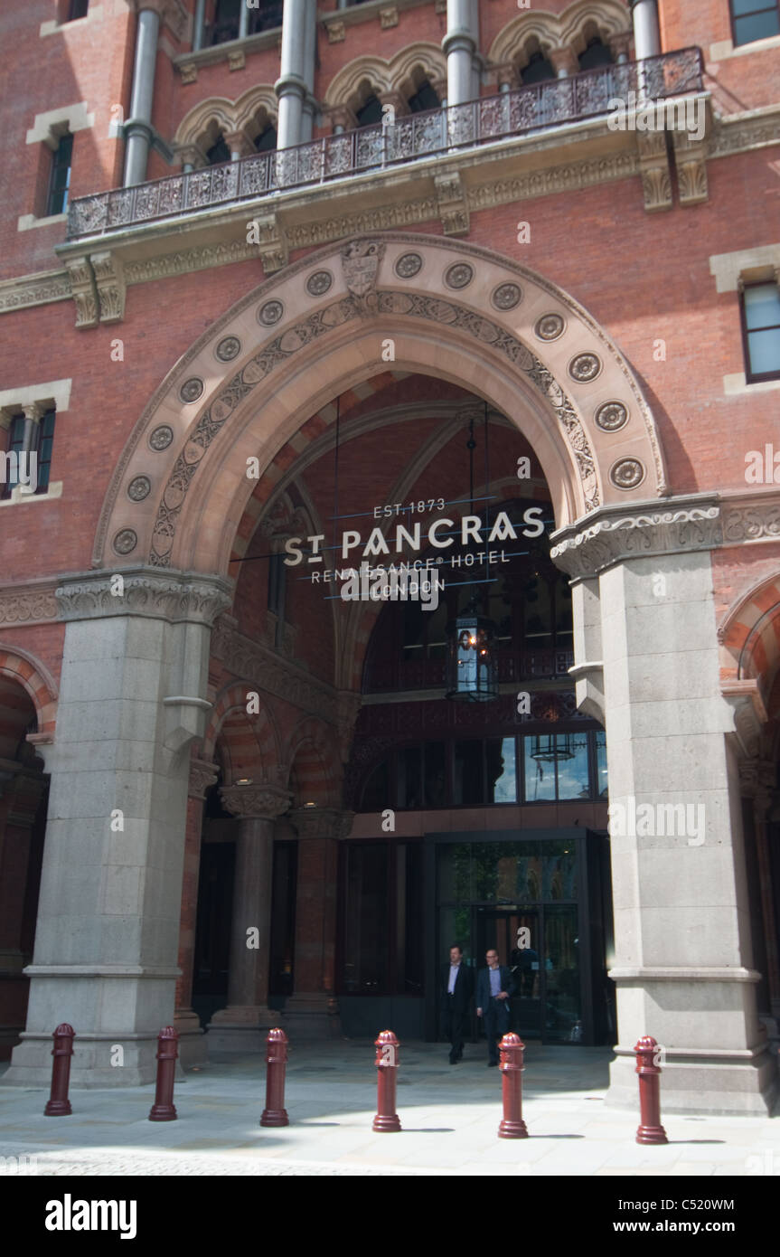 Entrée de l'hôtel Renaissance Marriott St Pancras à Londres, Angleterre, Royaume-Uni. Banque D'Images