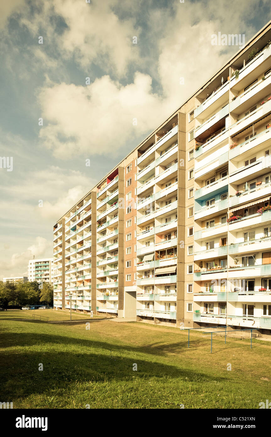 Immeuble préfabriqué, Housing Estate, le logement social, la symétrie, l'établissement, Jena, Allemagne Banque D'Images
