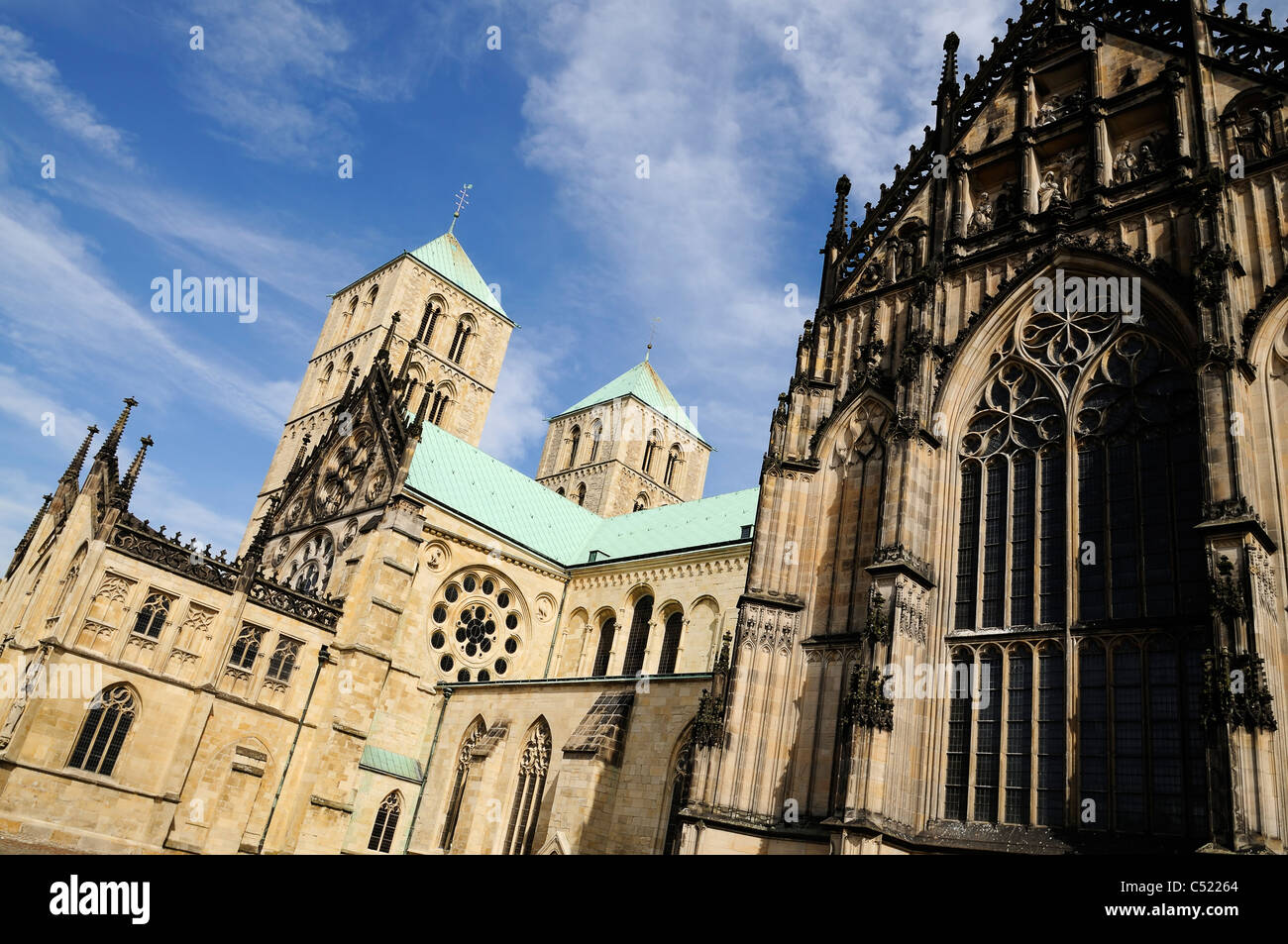 Vue latérale de la célèbre cathédrale Paulus à Muenster, Allemagne Banque D'Images