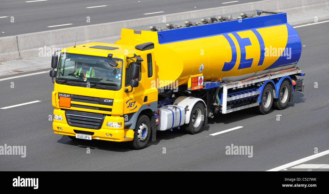 Camion-citerne de carburant aviation et de camion Banque D'Images