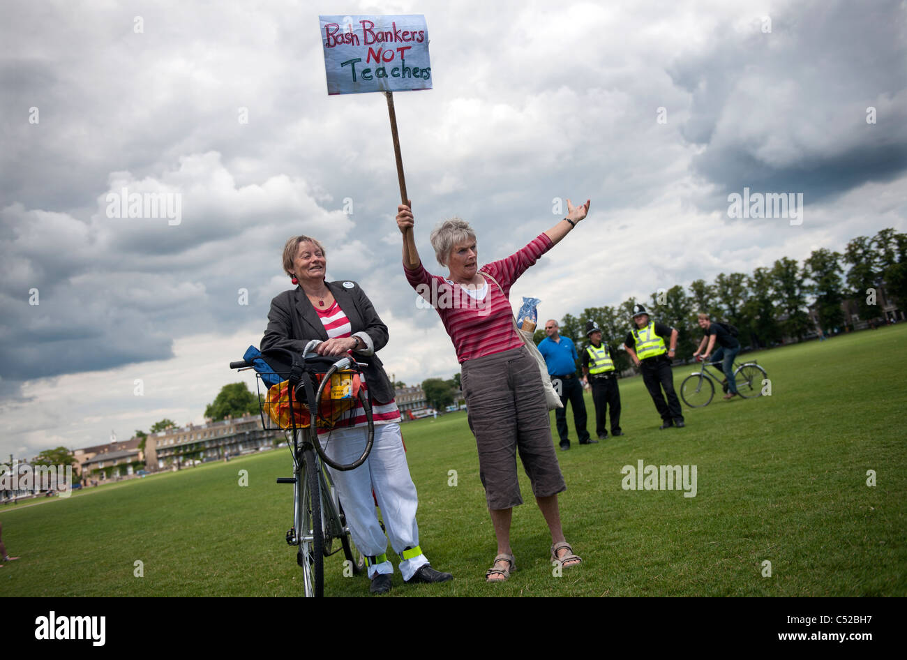 Cambridge, Angleterre. 30 juin 2011. Grève du secteur public et journée de protestation contre les coupes dans les retraites proposées Parkers,piece,Cambridge. Banque D'Images