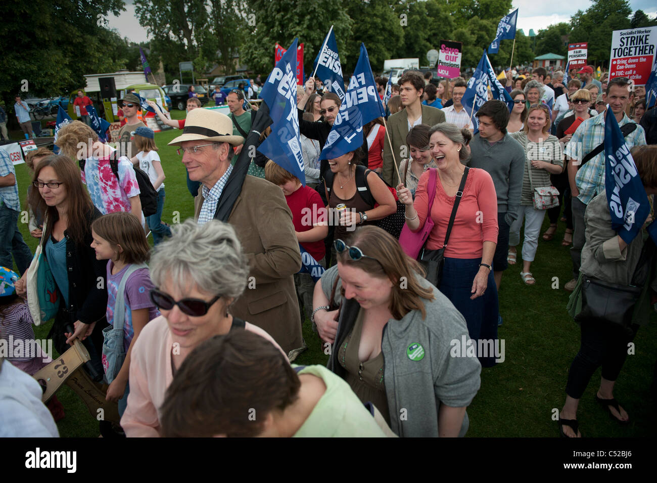 Cambridge, Angleterre. 30 juin 2011. Grève du secteur public et journée de protestation contre les coupes dans les retraites proposées Parkers,piece,Cambridge. Banque D'Images