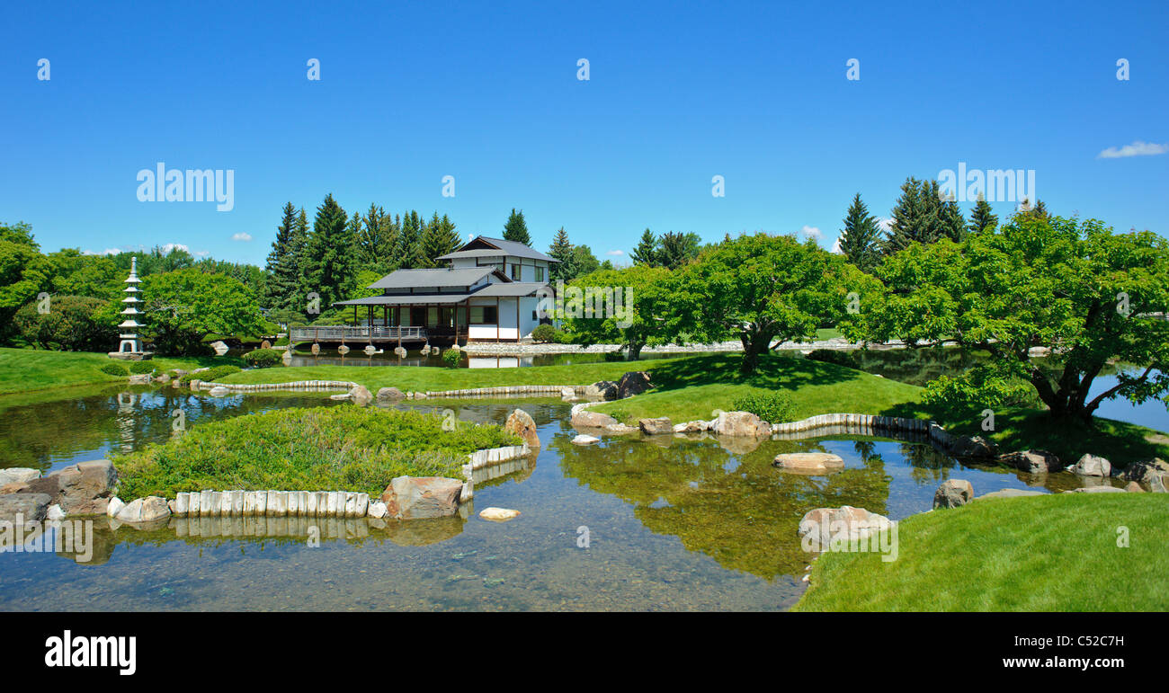Jardin japonais Nikka Yuko en été dans la région de Lethbridge, Alberta Banque D'Images