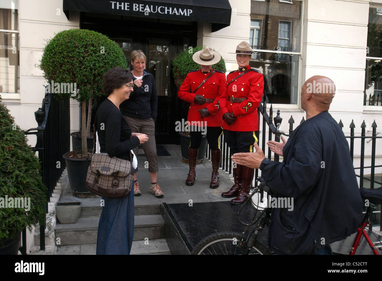 La police montée canadienne à Londres Banque D'Images