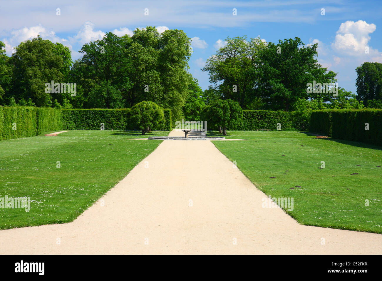 Chemin dans un jardin anglais-français Banque D'Images