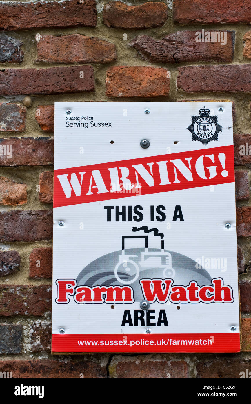La police de Sussex (Sussex), service Avertissement Ceci est une ferme Watch Area, la protection de fermes UK Banque D'Images