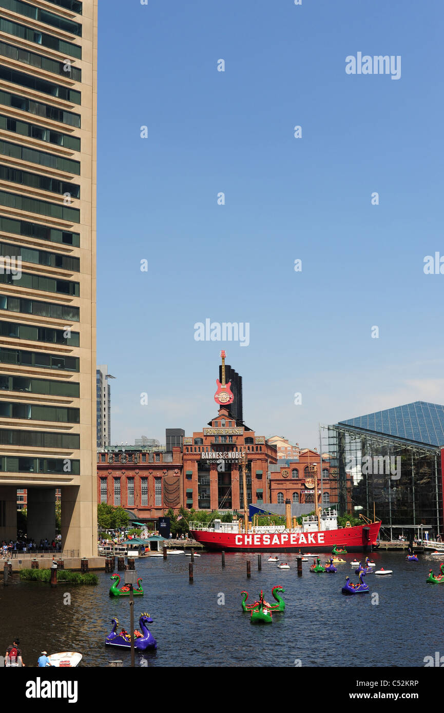 USA Maryland MD Baltimore Inner Harbor summer aquarium skyline Banque D'Images