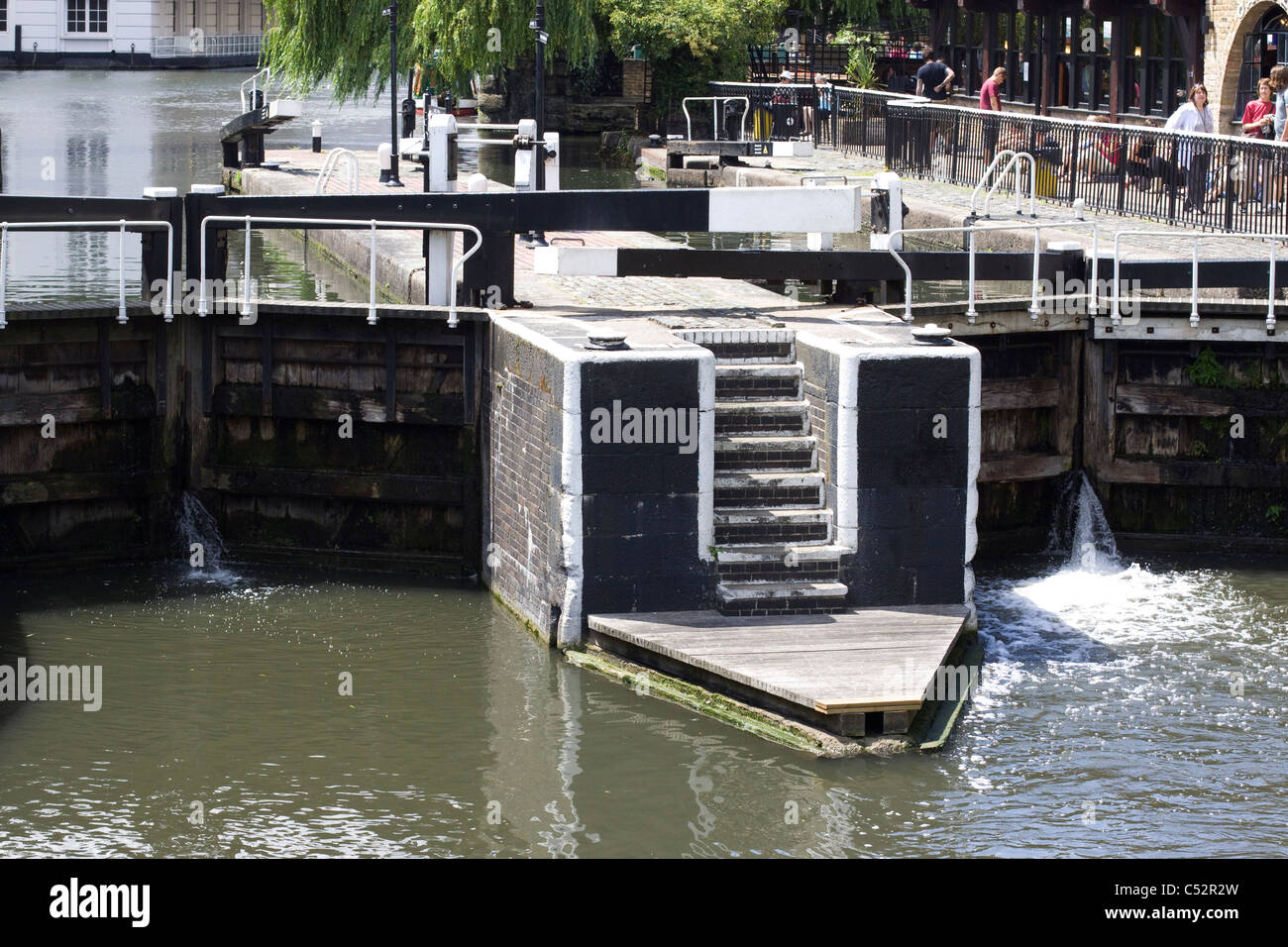 Twin-lock seulement restant sur le canal en Camden Lock London UK Banque D'Images