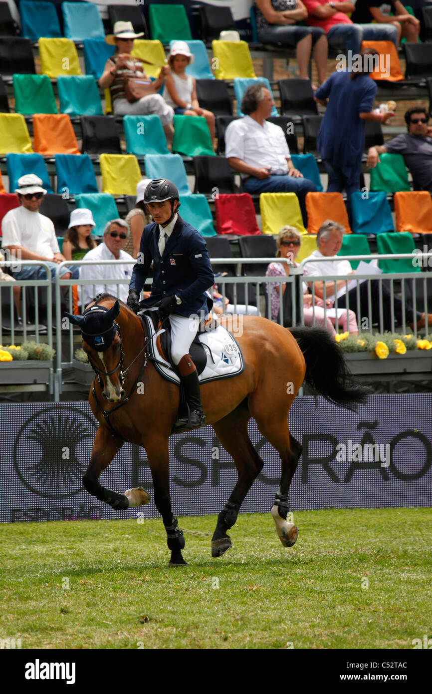 Stefan Eder de l'Autriche en action sur le cheval Concordija. Banque D'Images