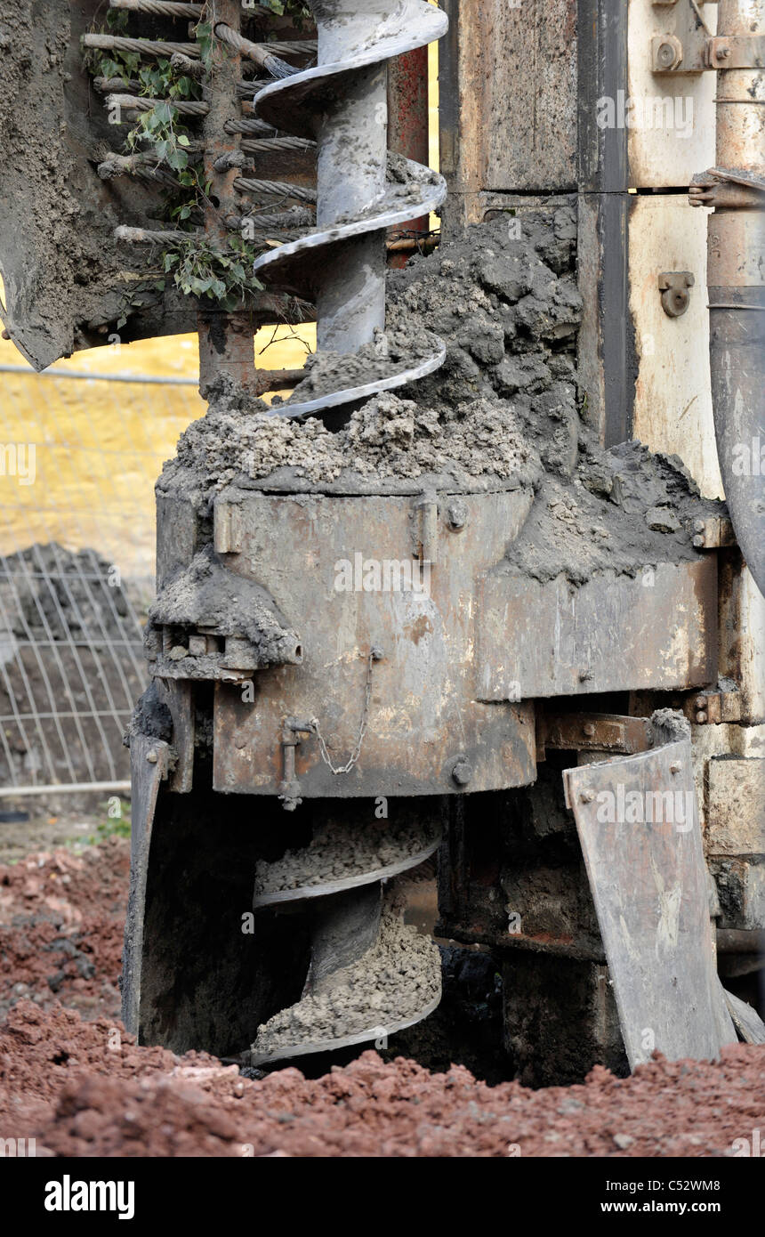 Machine de pieux de fondation de forage sur chantier Banque D'Images