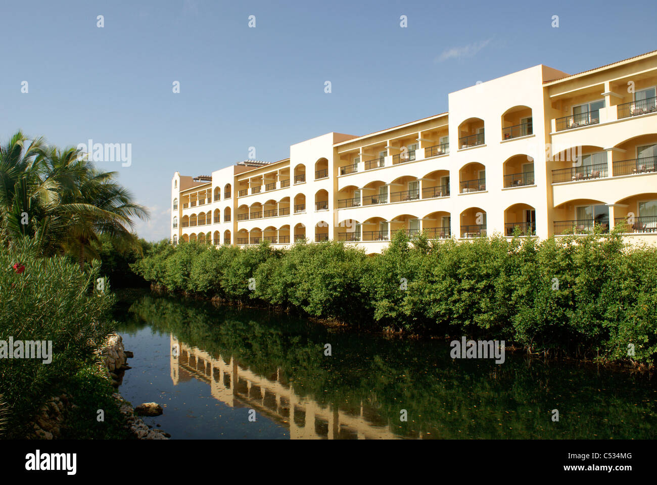 Les mangroves et canal à l'Hacienda Tres Rios Resort tout inclus sur la Riviera Maya, Quintana Roo, Mexique Banque D'Images