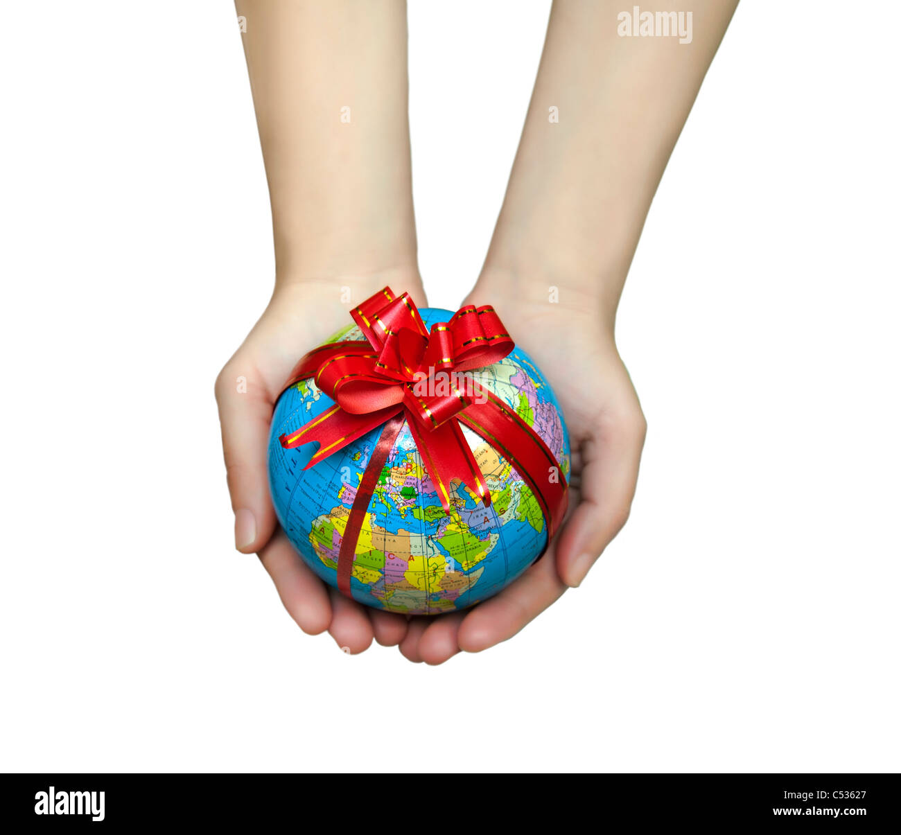 Globe cadeaux avec deux mains isolated on white Banque D'Images