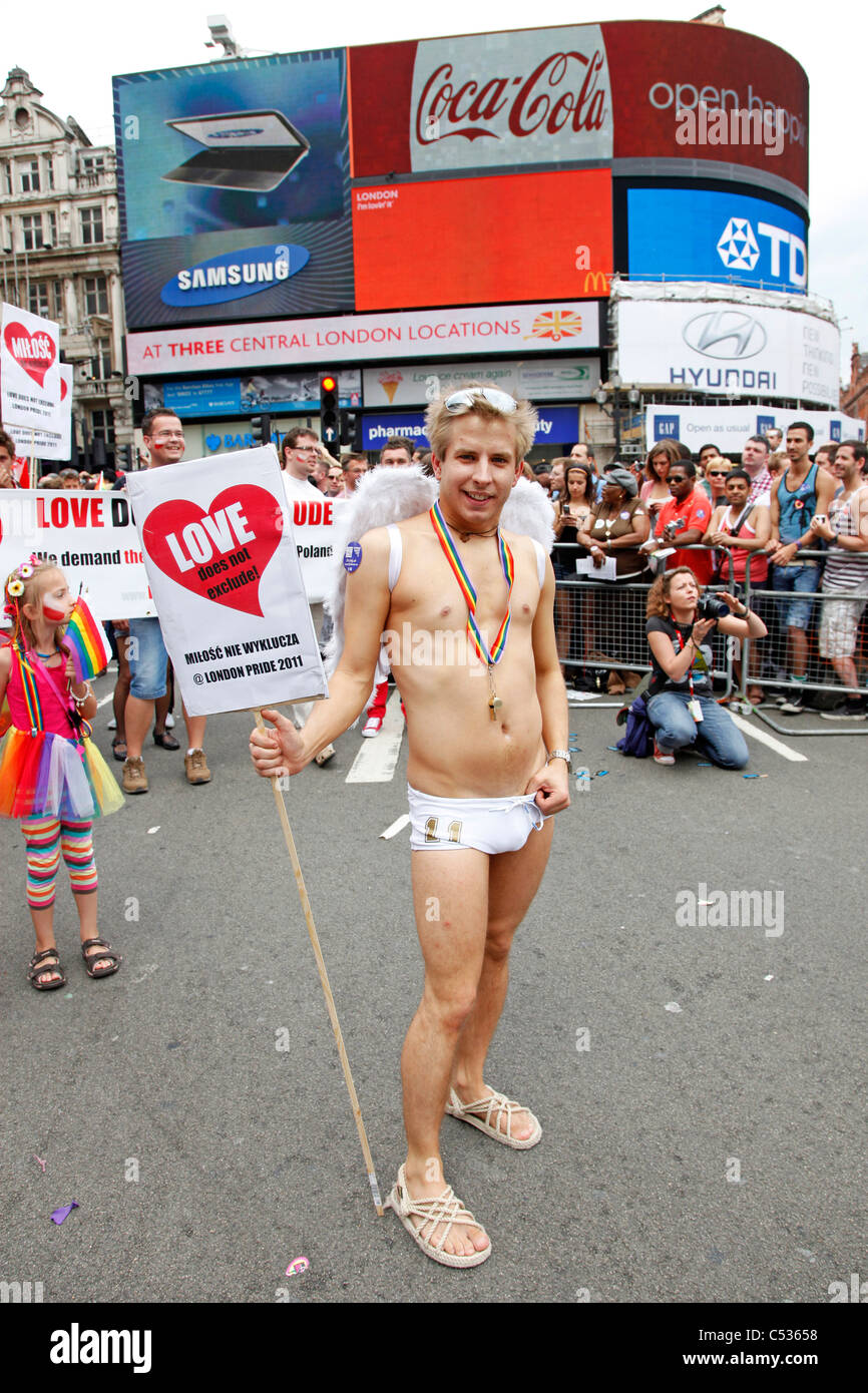 Polish angel à Piccadilly Circus, dans le Londres Gay Pride Parade 2011 Banque D'Images