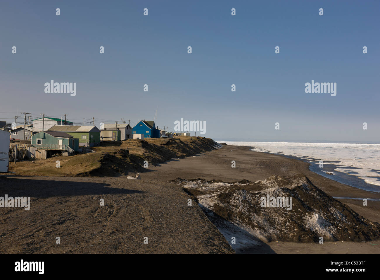 Vue sur le nord de la plupart des villes des États-Unis, Barrow, situé au large de la mer de Tchoukotka, dans l'océan Arctique, l'Alaska Banque D'Images