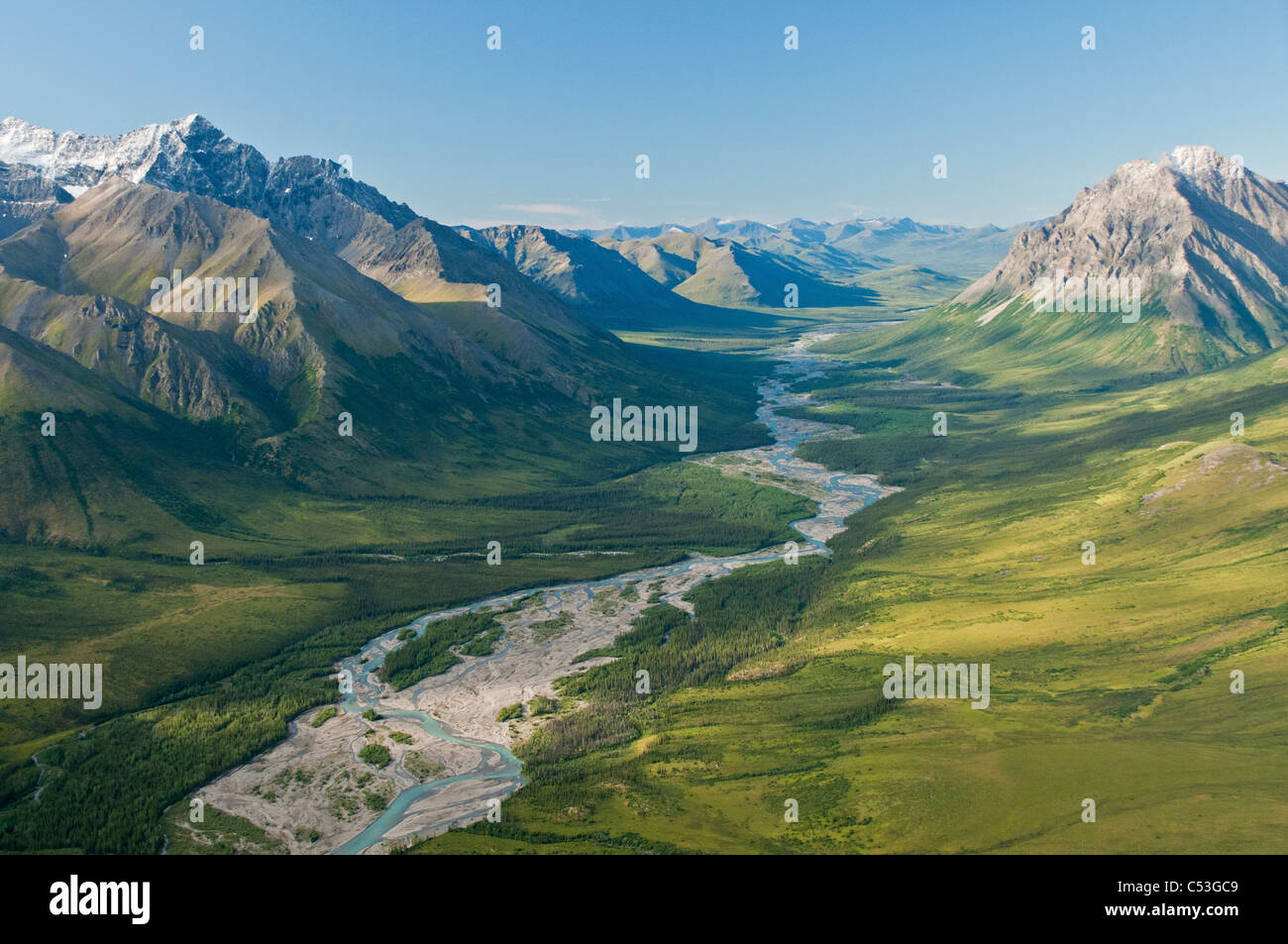 Boreal Mountain, rochers glaciales et l'embranchement nord de la rivière Koyukuk, Brooks, Gates of the Arctic National Park, Alaska Banque D'Images