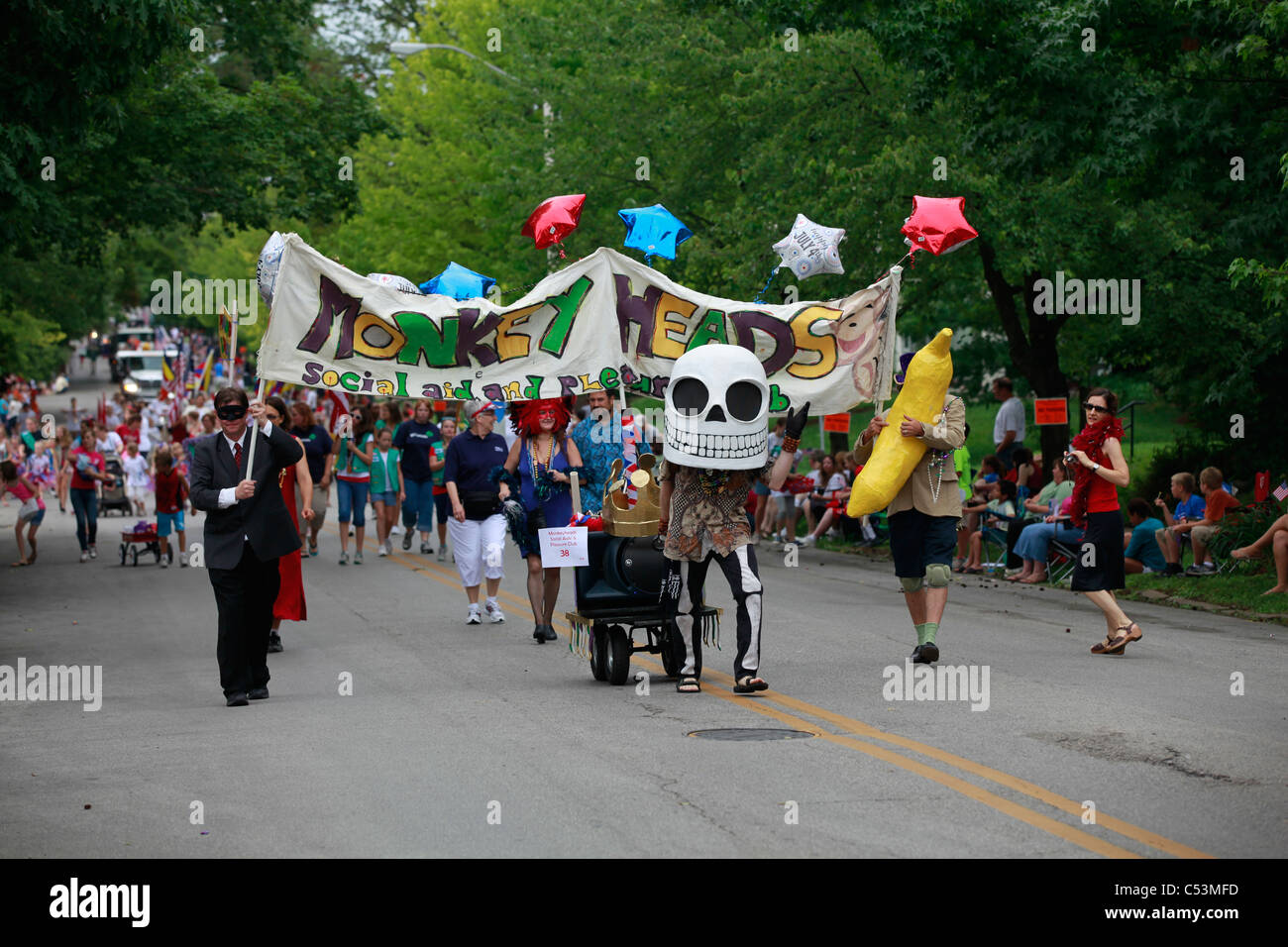 Têtes de singe et le plaisir de l'aide sociale au cours de la marche du Club 4 juillet Parade --- Bloomington Banque D'Images