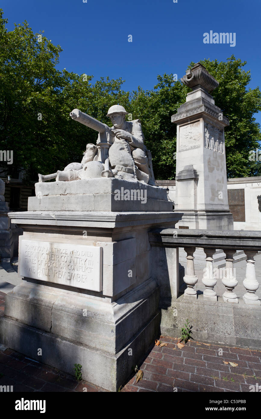 Le Cénotaphe, Portsmouth Guildhall Square, monument commémoratif de guerre Banque D'Images
