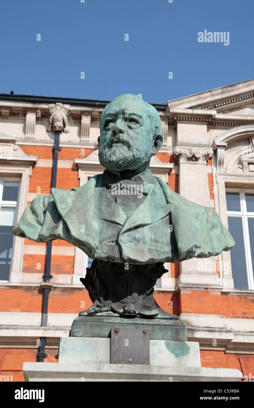Buste de Sir Henry Tate, 1 baronnet, à Brixton, dans le sud de Londres, au Royaume-Uni. Banque D'Images