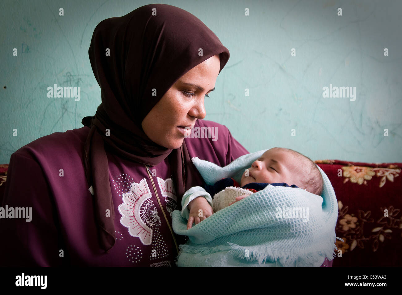 L Egypte Fayoum Khayria Moteleb Ashri Abdel 27 Est La Mere D Un Bebe De 1 Mois Dans Tawfiqiya Village Photo Stock Alamy